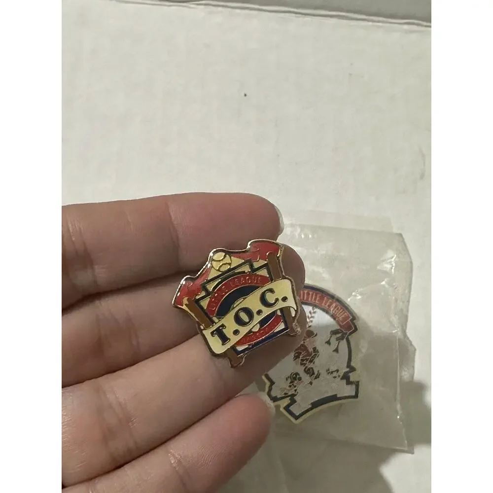 Lot Of 5 Vintage little‎ league Baseball Pins Pin 45 Dist T.O.C See Photos